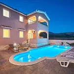 Tatil Evi 3 Bedroom Gorgeous Home In Plano Plano